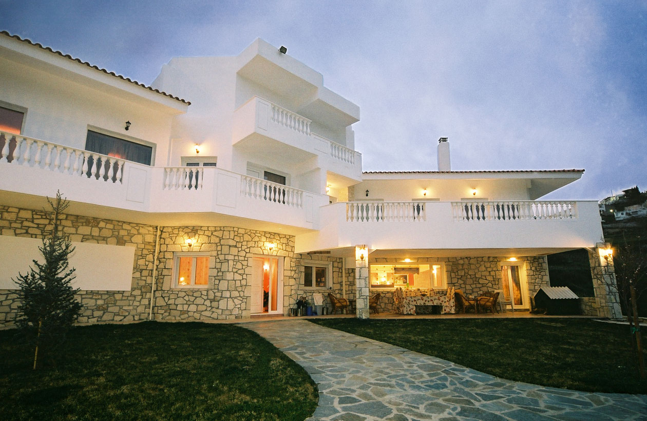 Rafkos Hill Mansion - Luxury Suites and Apartments